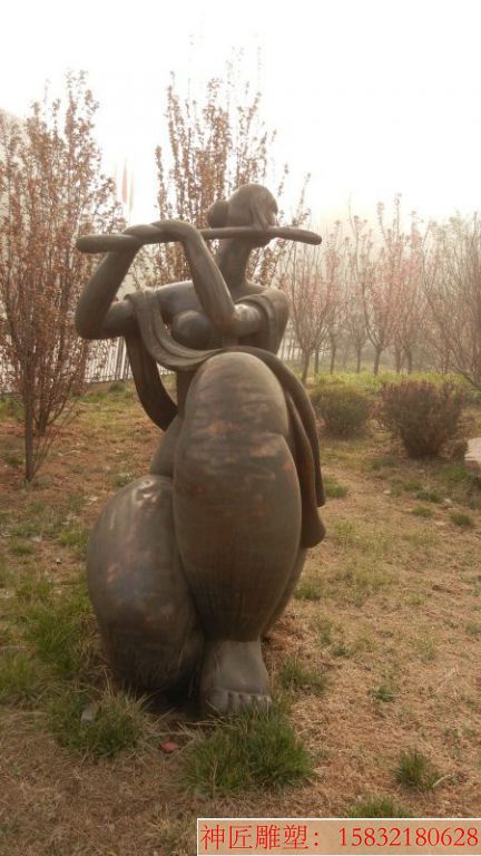 女人吹笛抽象铜雕塑