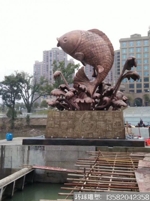 缎铜鱼雕塑
