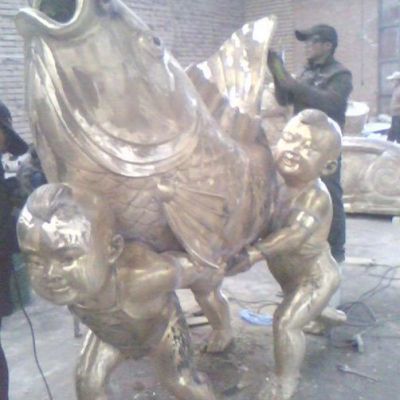 两个小孩抱鱼铜雕塑 铜趣雕塑定制